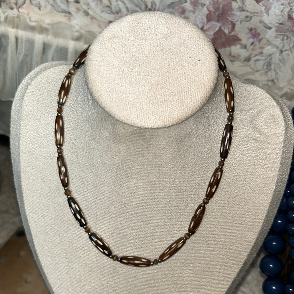 Brown Vintage-Style Necklace with Intricate Chain Design